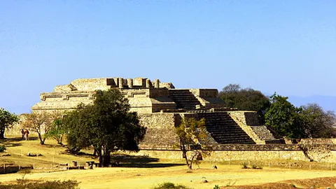 传奇前锋告别战在即？上港老将功臣或挥手退役，幕后照片暗示告别篇章开启