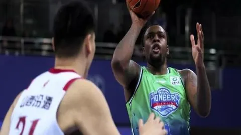 “C罗在葡萄牙国家队常规赛再丢点球良机”